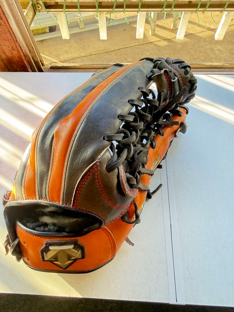 千葉ロッテ角中 DESCENTE 硬式グローブ オレンジ/黒