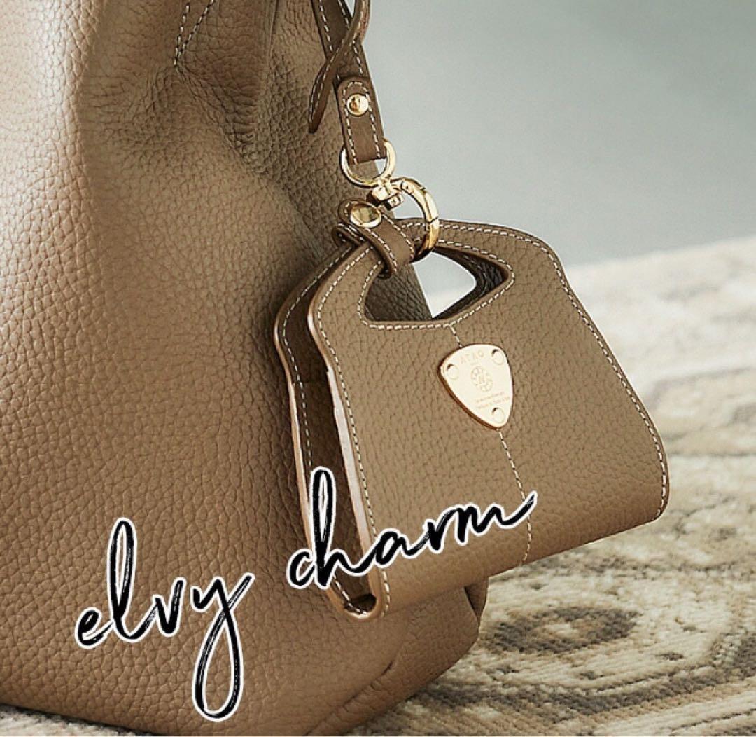 s*a様 ほぼ未使用！ATAO elvyチャーム　カード入れチャーム　トープ　ア