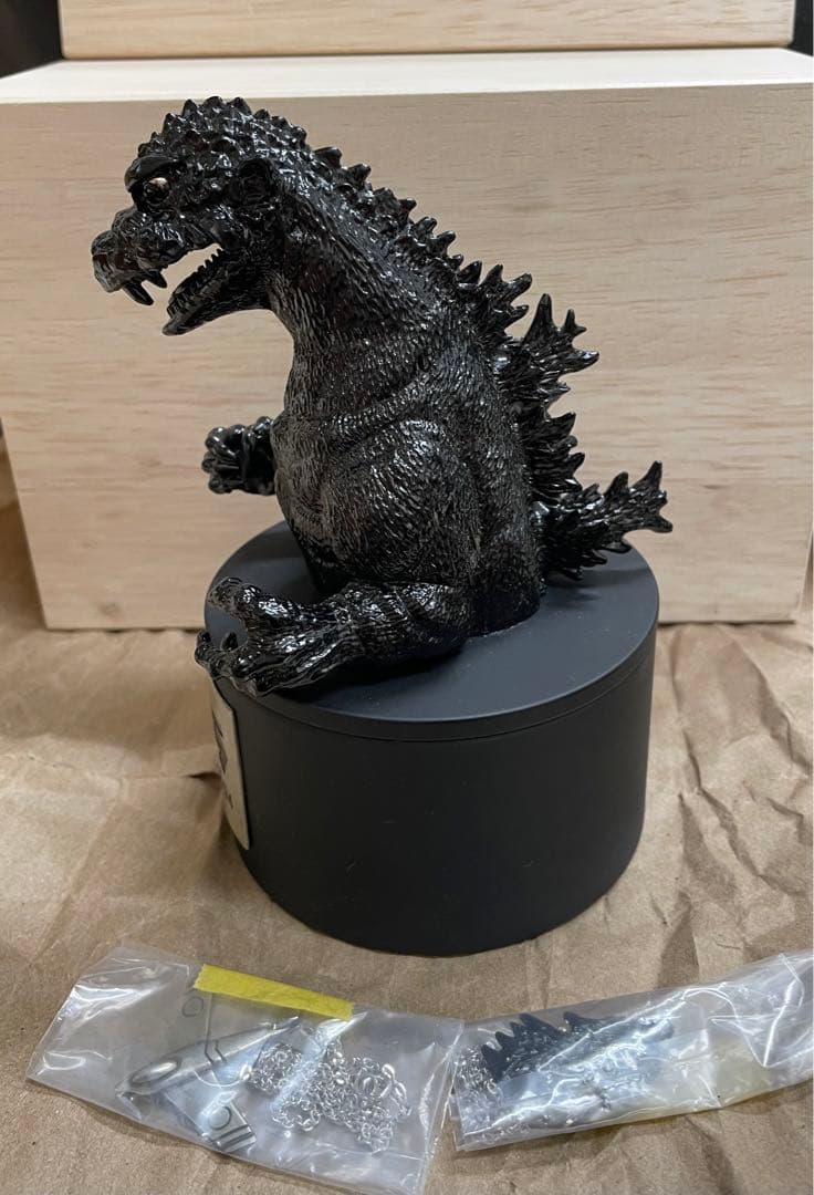 全世界【100体限定】ゴジラ 65周年 アクセサリースタンド プレミアムバンダイ