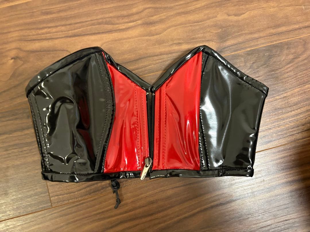 アフィックスパラパラ エナメル ボンテージ 黒と赤