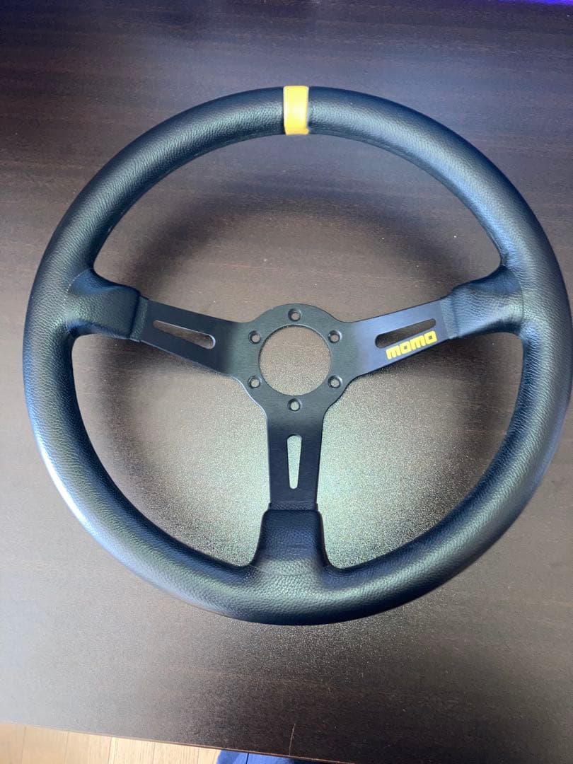 MOMO　ステアリング　３５π　ディープコーン　中古