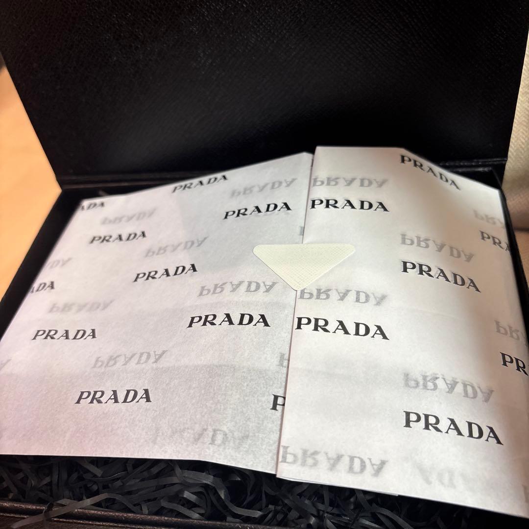 未開封プラダリヴィールメッシュクッションファンデーションLC5限定パケ