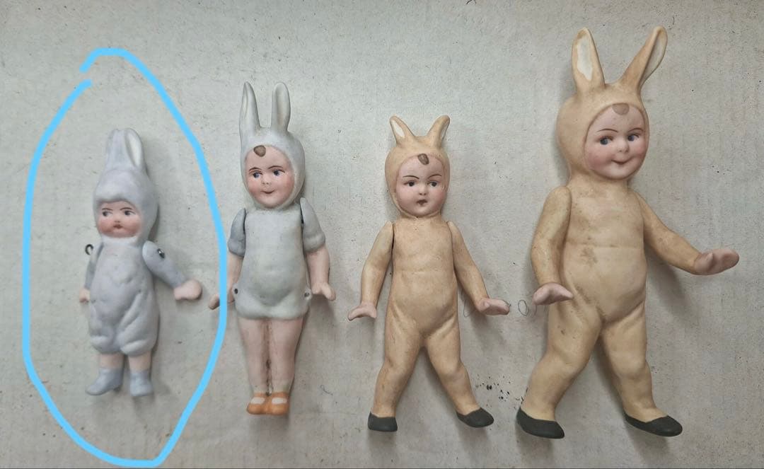 ドイツ　アンティーク　うさぎぬいぐるみ服　ビスクドール　左1