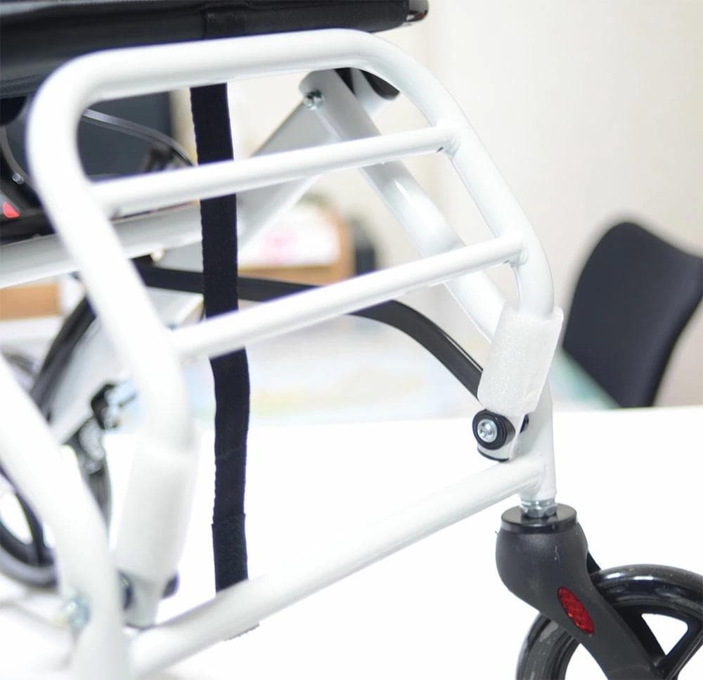 超軽量 コンパクト介助用車椅子 折り畳み式 介助ブレーキ付き白 KG01