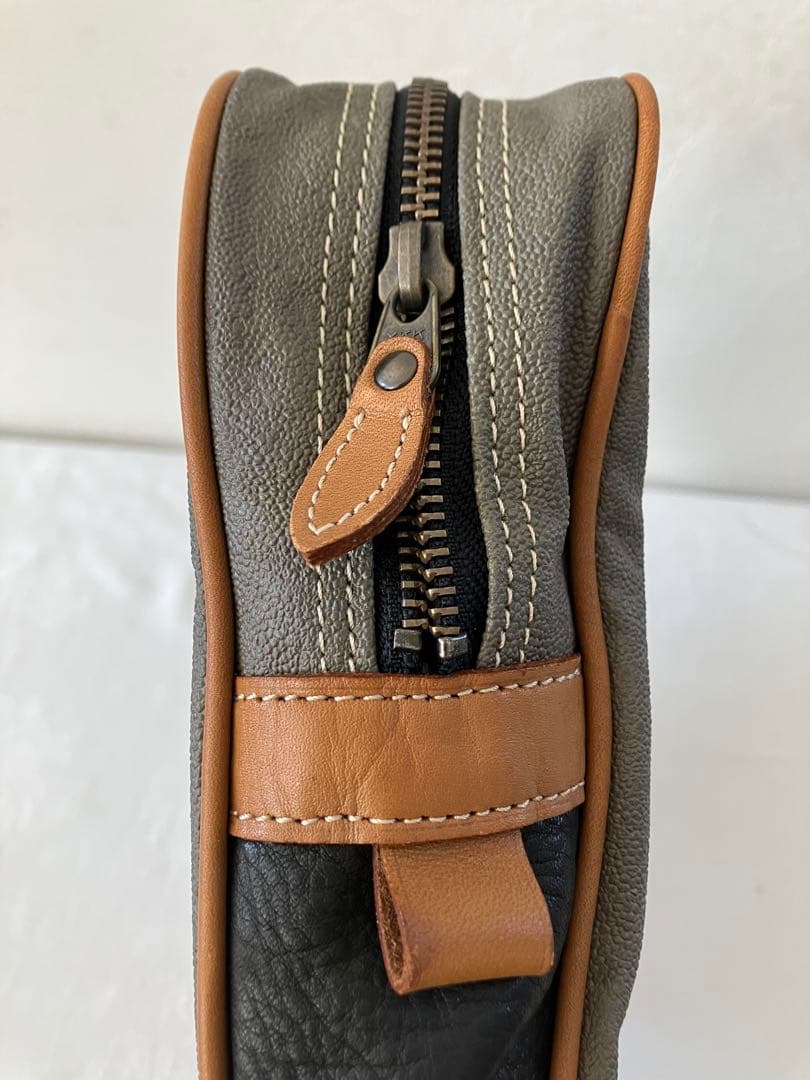 CP COMPANY ボストンバッグ&クラッチバッグ　イタリア　鞄　レザー　旅行