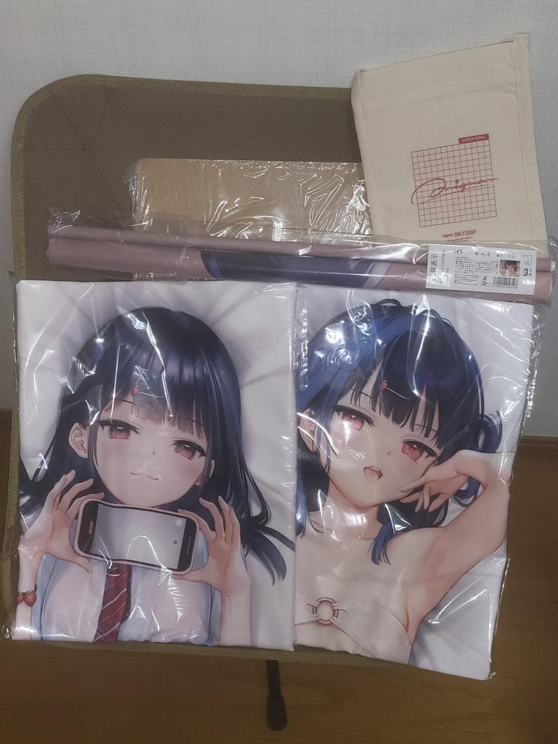 mignon いちご　3+1点セット　抱き枕カバー　タペストリー　サコッシュ