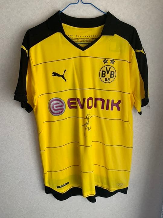 香川真司選手 直筆サイン入りドルトムント ユニフォーム　その他サイン入りカード付