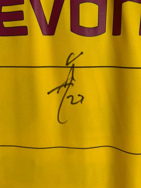 香川真司選手 直筆サイン入りドルトムント ユニフォーム　その他サイン入りカード付