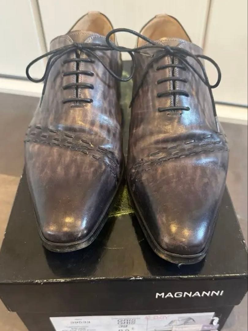 【最終価格】MAGNANNIドレスシューズ 39 グレージュ
