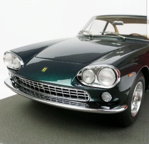 BBR 1/18スケール フェラーリ 330GT 2+2 Enzo