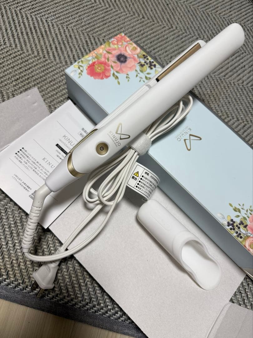 美品⭐︎KINUJO ストレートアイロン　白