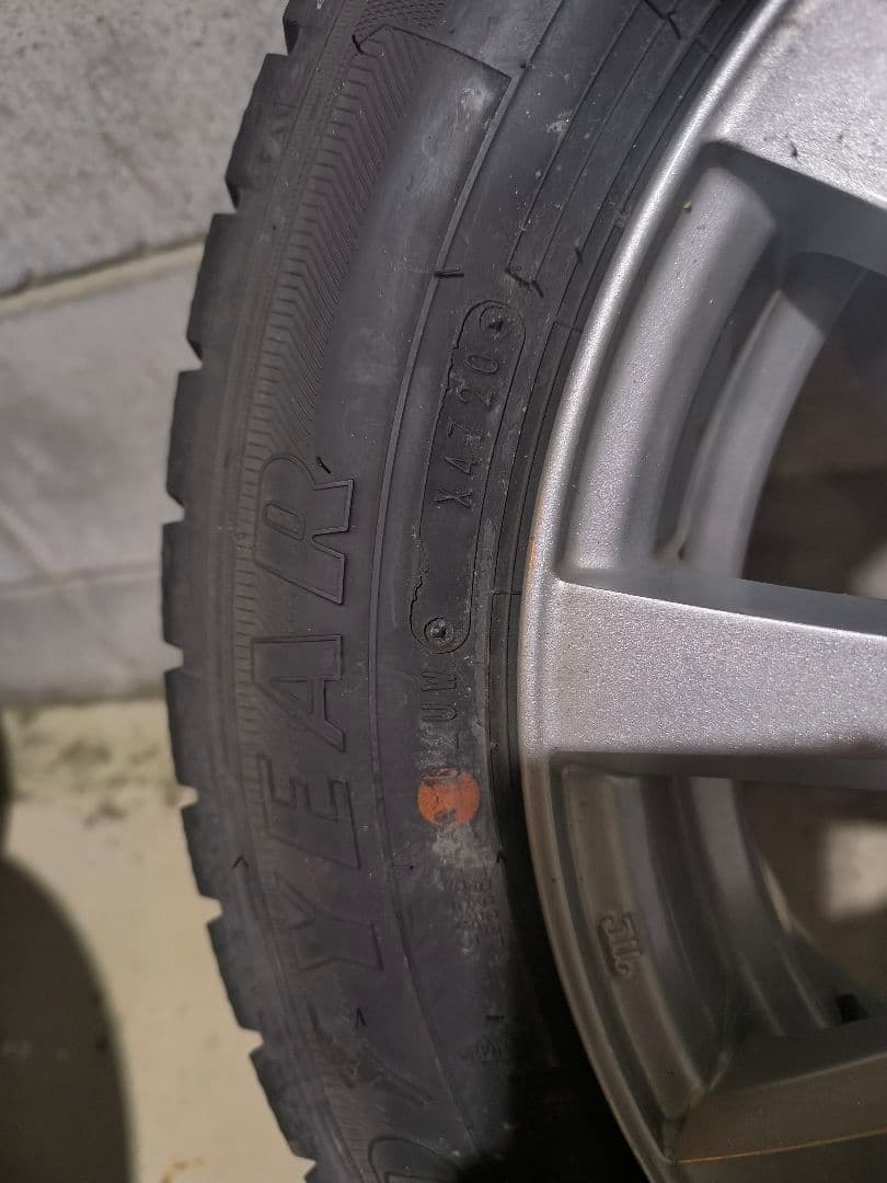 ［バリ溝]165/70R14ホイール付きスタッドレスタイヤ