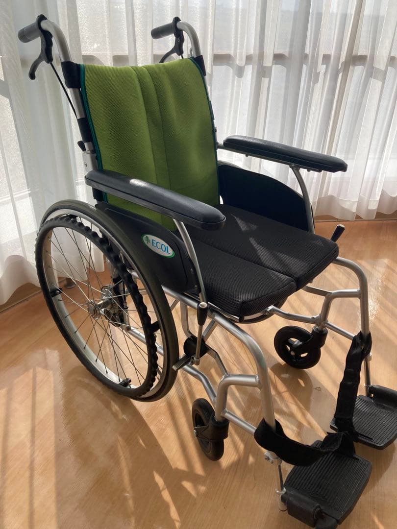 日進医療機器　エコールチェアライト　自走用車椅子