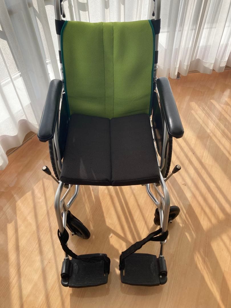日進医療機器　エコールチェアライト　自走用車椅子