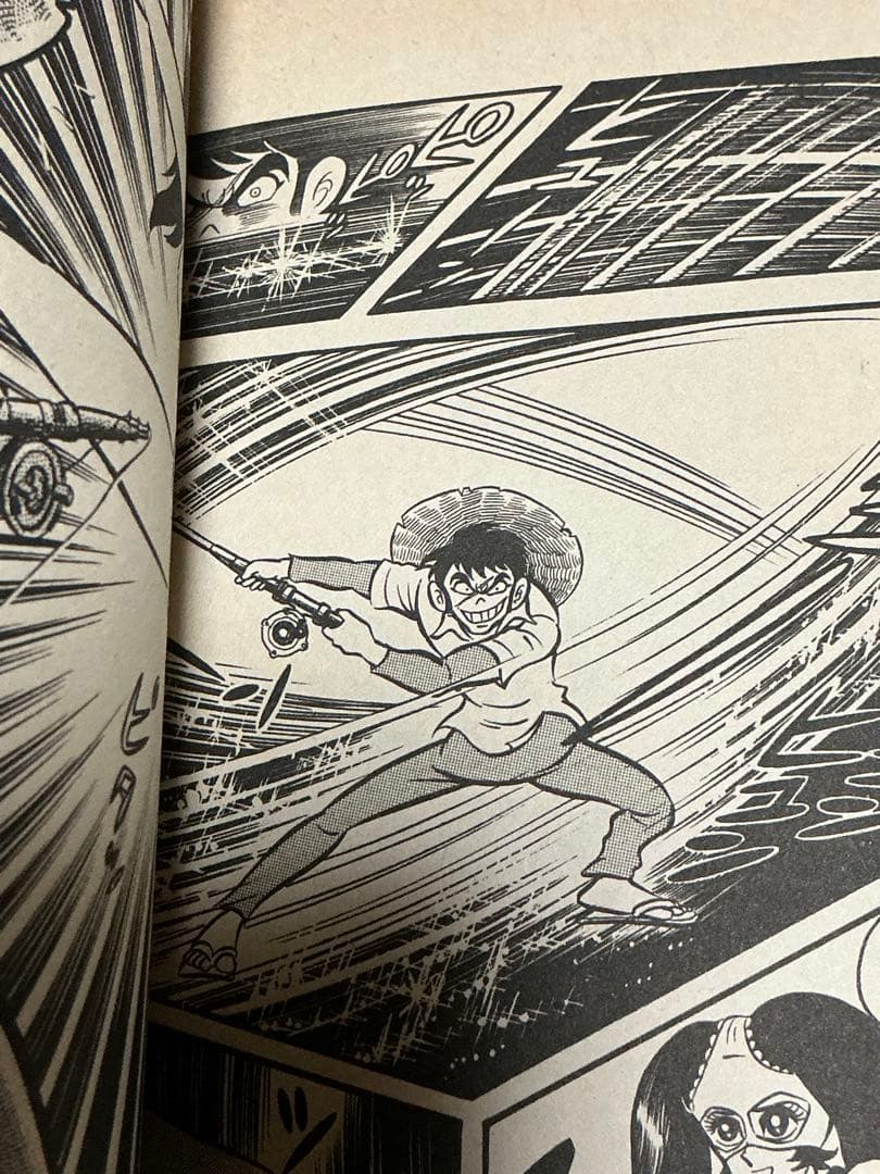 まぼろしパンティ／第一巻、第二巻、第三巻。ジャンプコミックス。