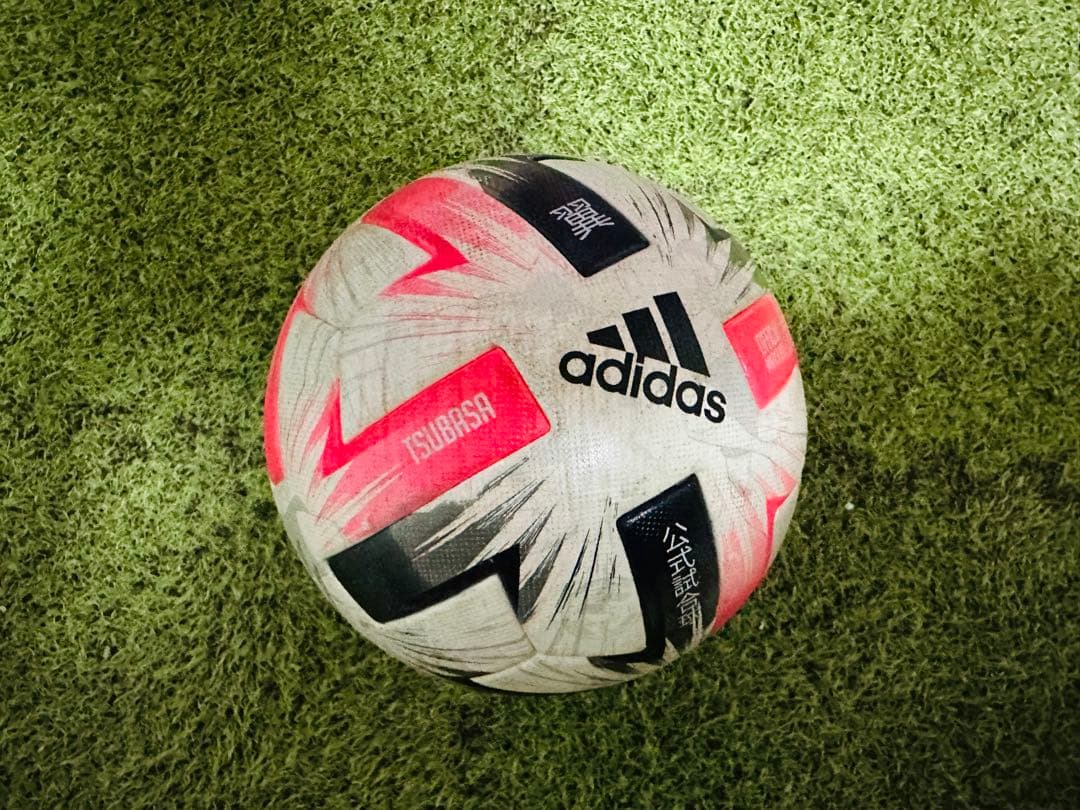 adidas 公式試合球 キャプテン翼モデル サッカーボール5号球①