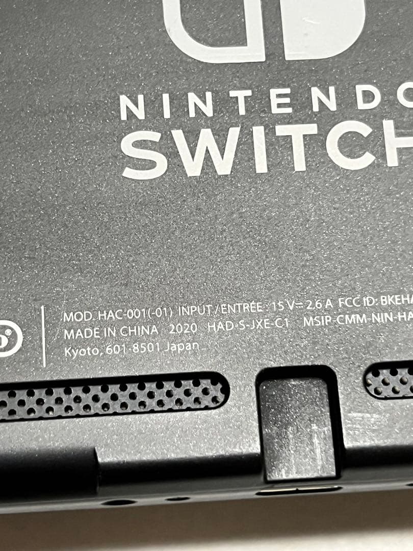 【美品】2020年製 Nintendo Switch 本体 &キャリーケース