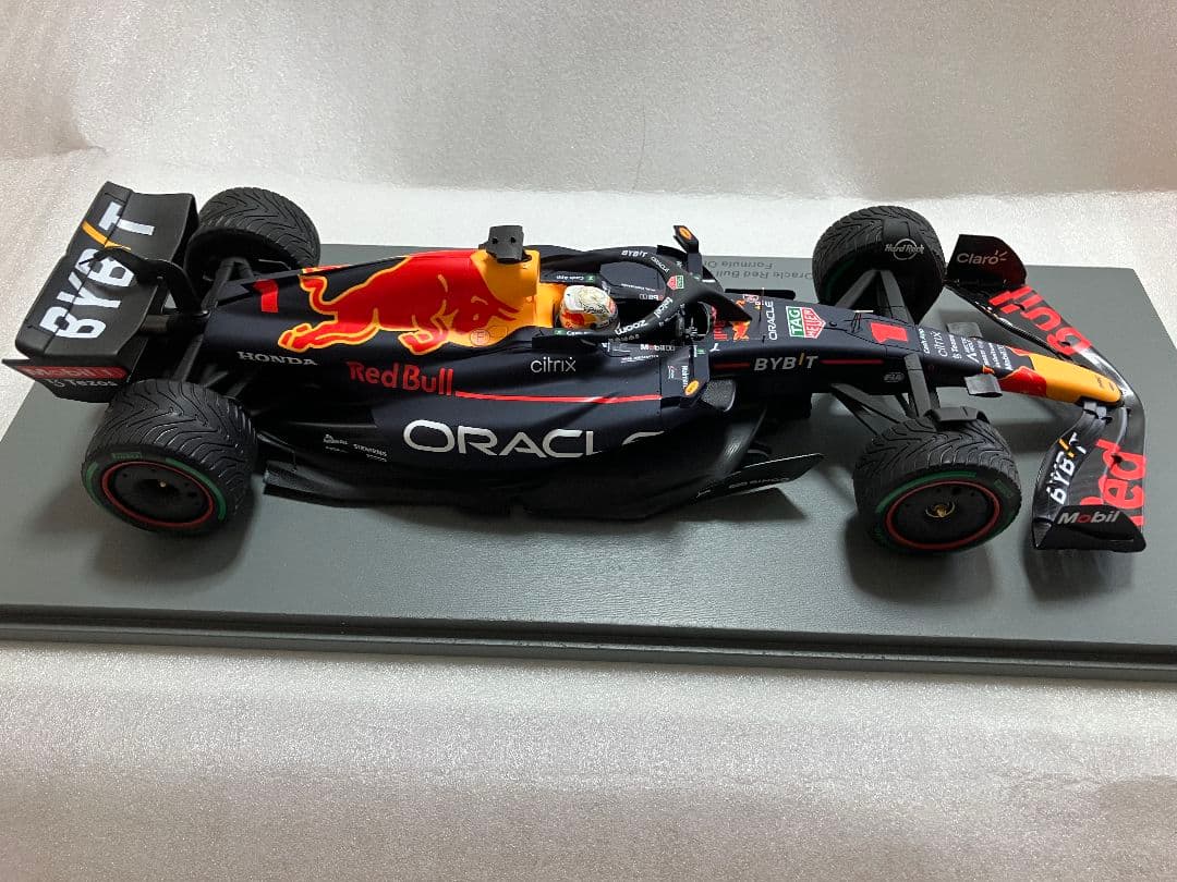 O⑮ 1/18 スパーク製 レッドブルRB18 No.1 2022日本GP 優勝