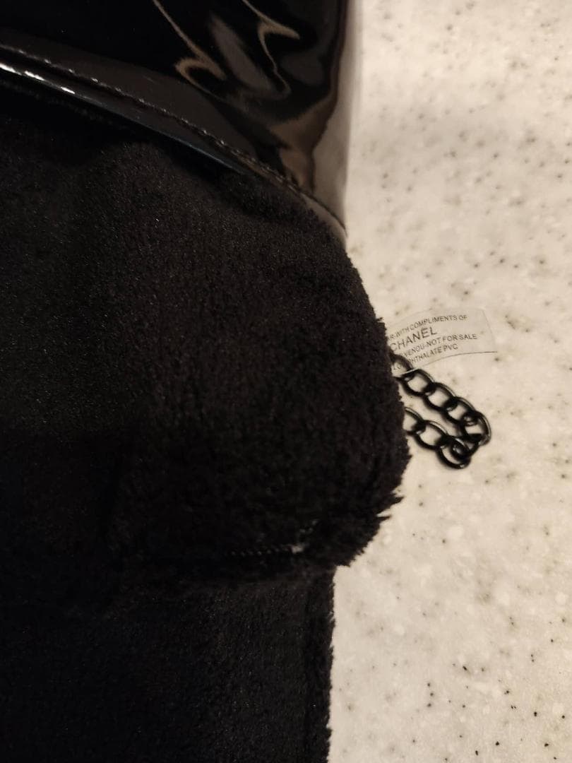 CHANEL シャネル　ノベルティ　ボア　エナメル　チェーンショルダーポーチ