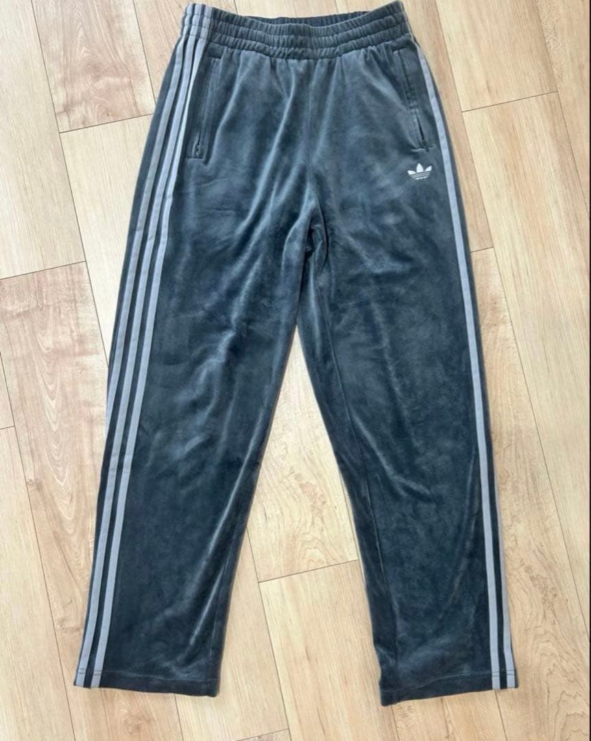 <adidas Originals>ファイヤーバード ベロアトラックパンツ