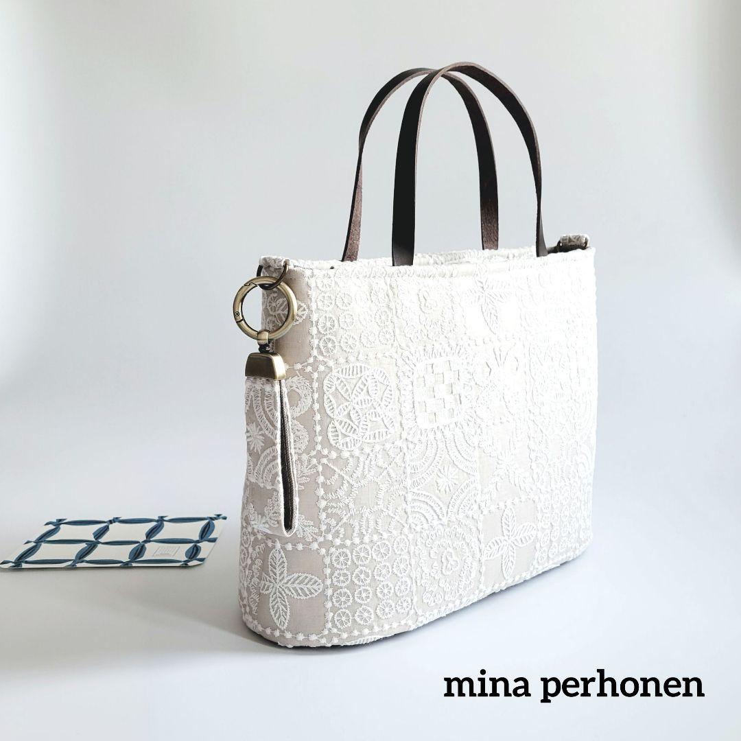 ミナペルホネン　ファスナー楕円トートバックキーリング付き　forest tile