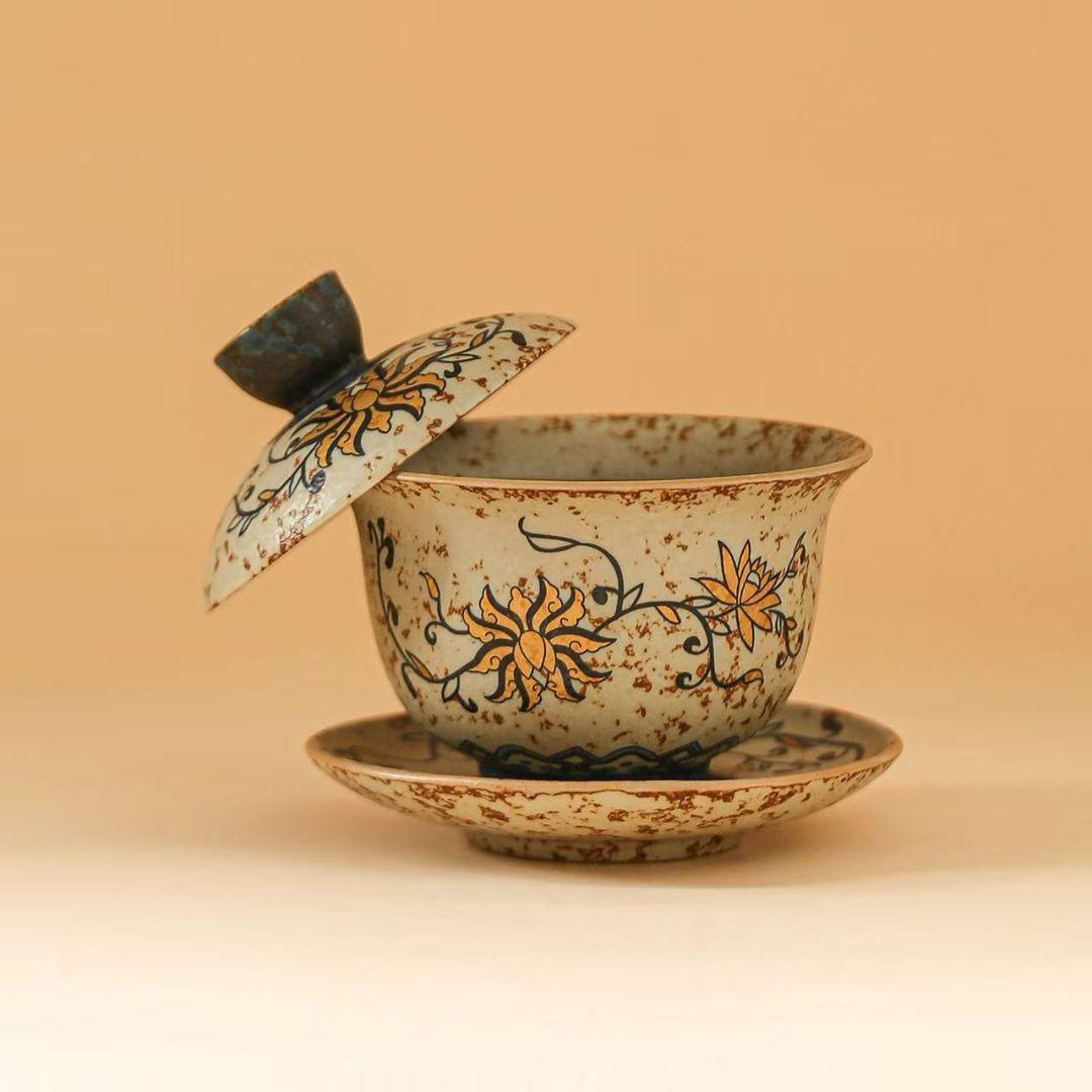 陶器の蓋付き茶碗と皿セット