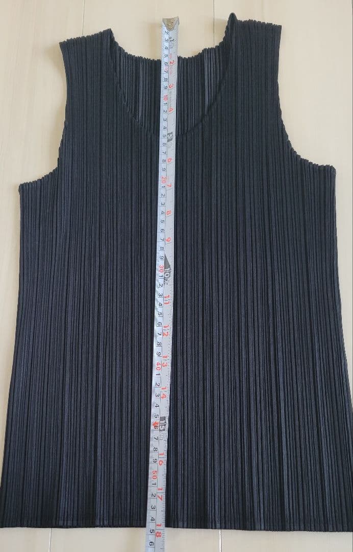 イッセイミヤケ プリーツプリーズ タンクトップ