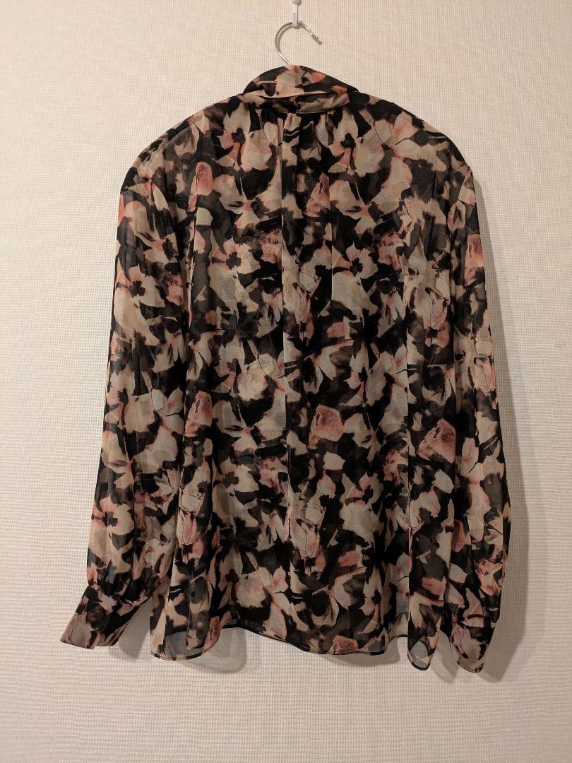 新品*定価3.7万 セオリーリュクス 今季完売 フローラルプリントブラウス