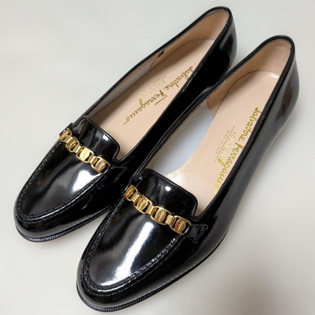 未使用 サルヴァトーレフェラガモ ヴァラ ゴールド チェーンモチーフローファー