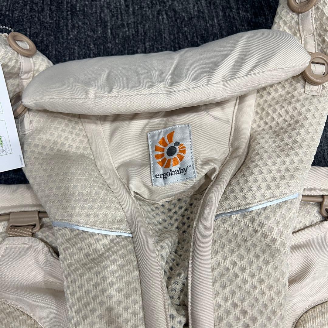 【未使用・新品】　ergobaby ベージュ抱っこひも　エルゴベビー