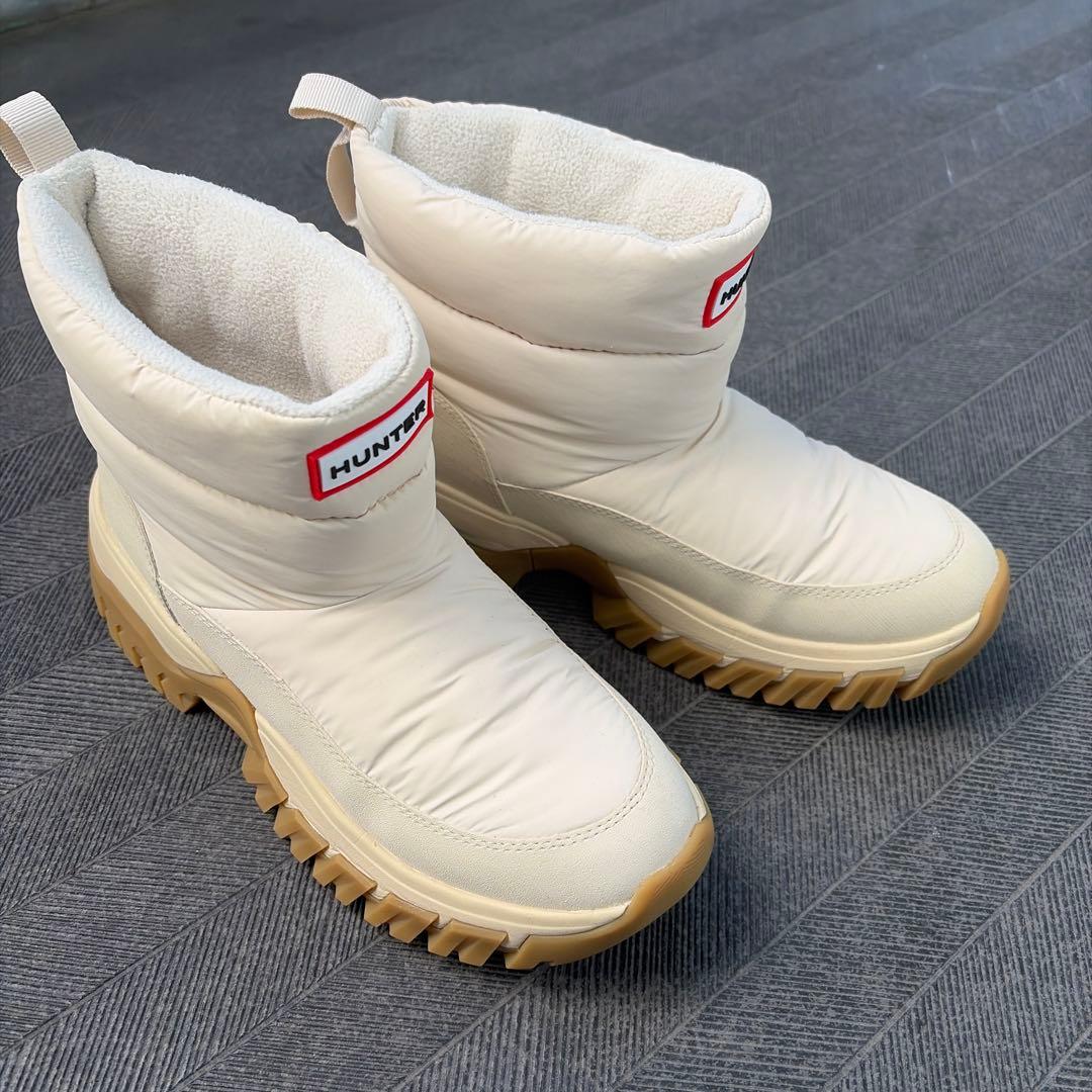 大特価　新品HUNTER スノーブーツ ショート (24cm) クリーム色　防寒