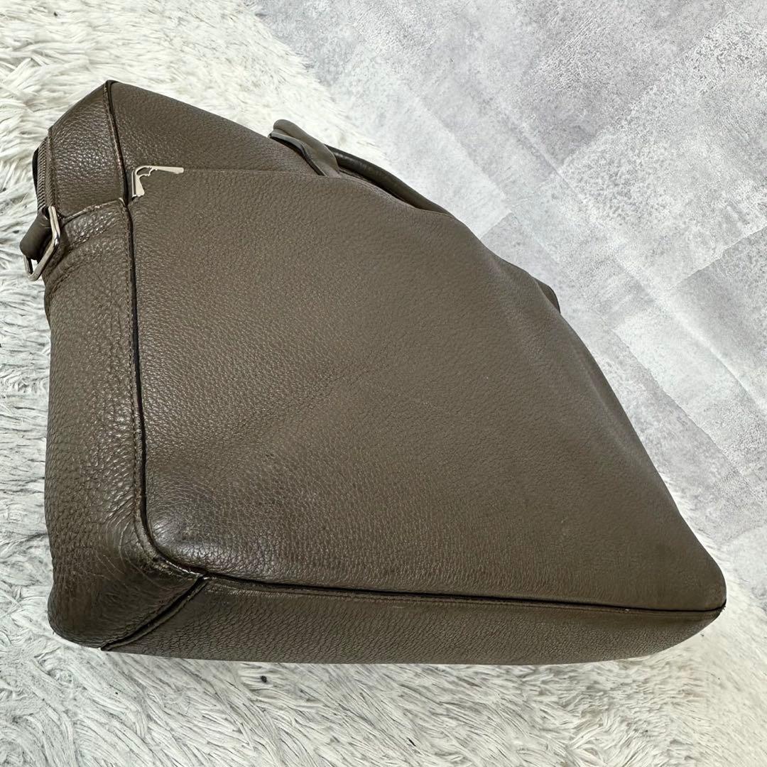 A4 美品 カルティエ レザー ビジネスバッグ エンボス ロゴ型押し グレージュ