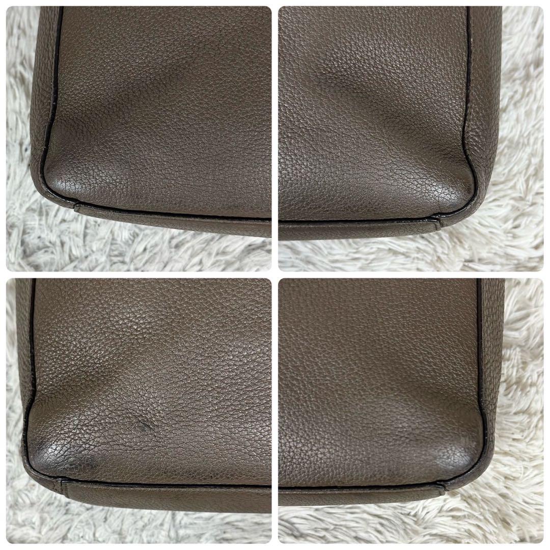 A4 美品 カルティエ レザー ビジネスバッグ エンボス ロゴ型押し グレージュ