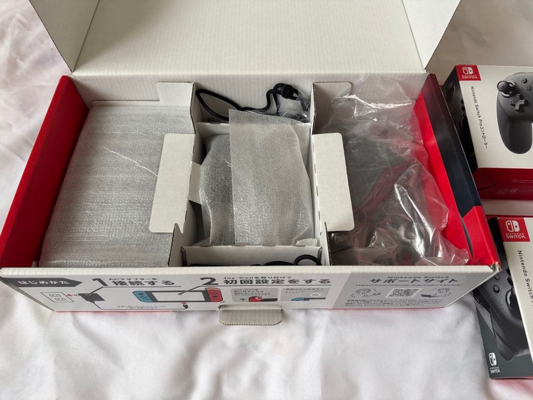 ニンテンドースイッチ　本体　カセット3つセット　プロコン2つセット
