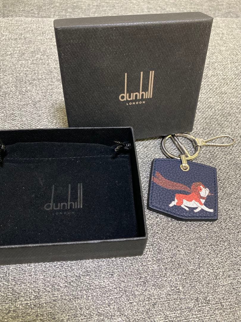 シ*ン様 dunhill 犬デザイン キーホルダー