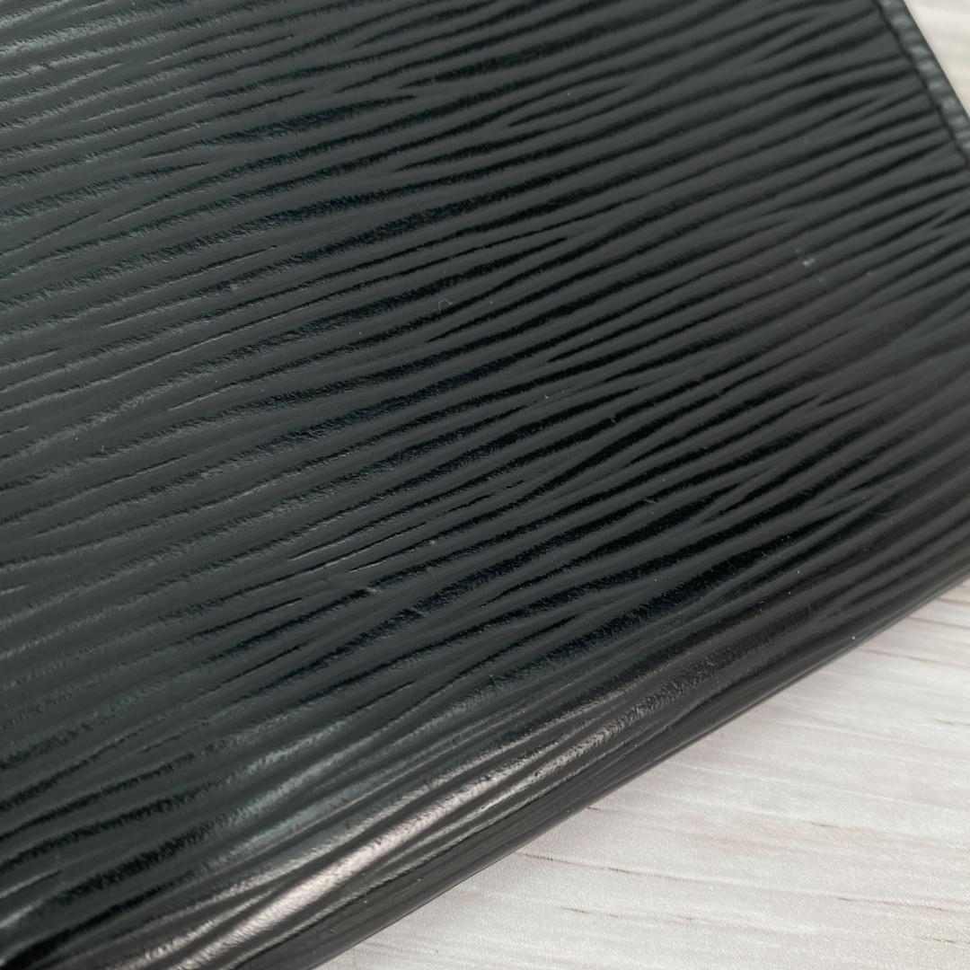 ◆Louis Vuitton ユニセックス エピレザー 名刺入れ　ブラック