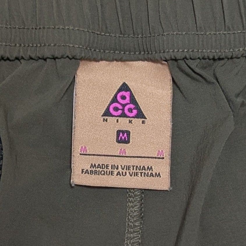 【テック】NIKE ACG ナイキ カーゴショーツ マルチポケット カラビナ