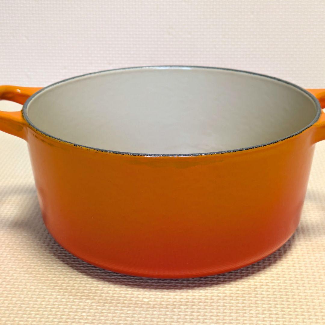 美品 ル・クルーゼ 鋳物ホーロー鍋 ココット・ロンド 18cm オレンジ