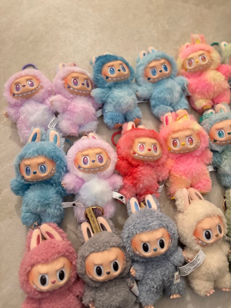 マカロン エナジー　ポップマート ラブブ　18点まとめ売りとイニシャルラブ