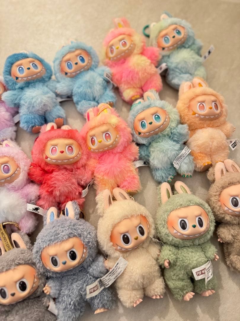 マカロン エナジー　ポップマート ラブブ　18点まとめ売りとイニシャルラブ