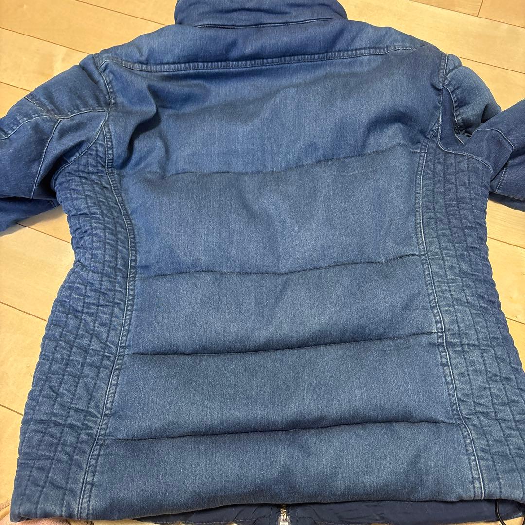 フード付きダークブルーダウンジャケット