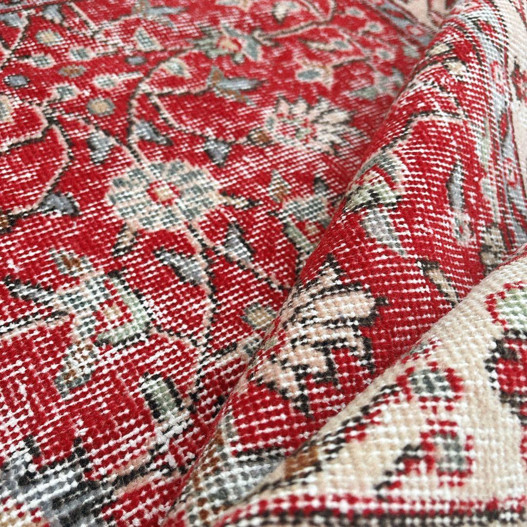 トルコ　ヴィンテージラグ　赤　フローラル