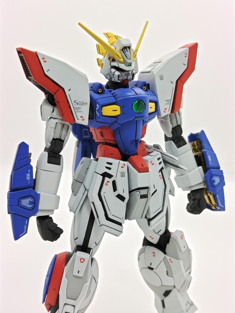 ガンプラ　RGシャイニングガンダム　完成品