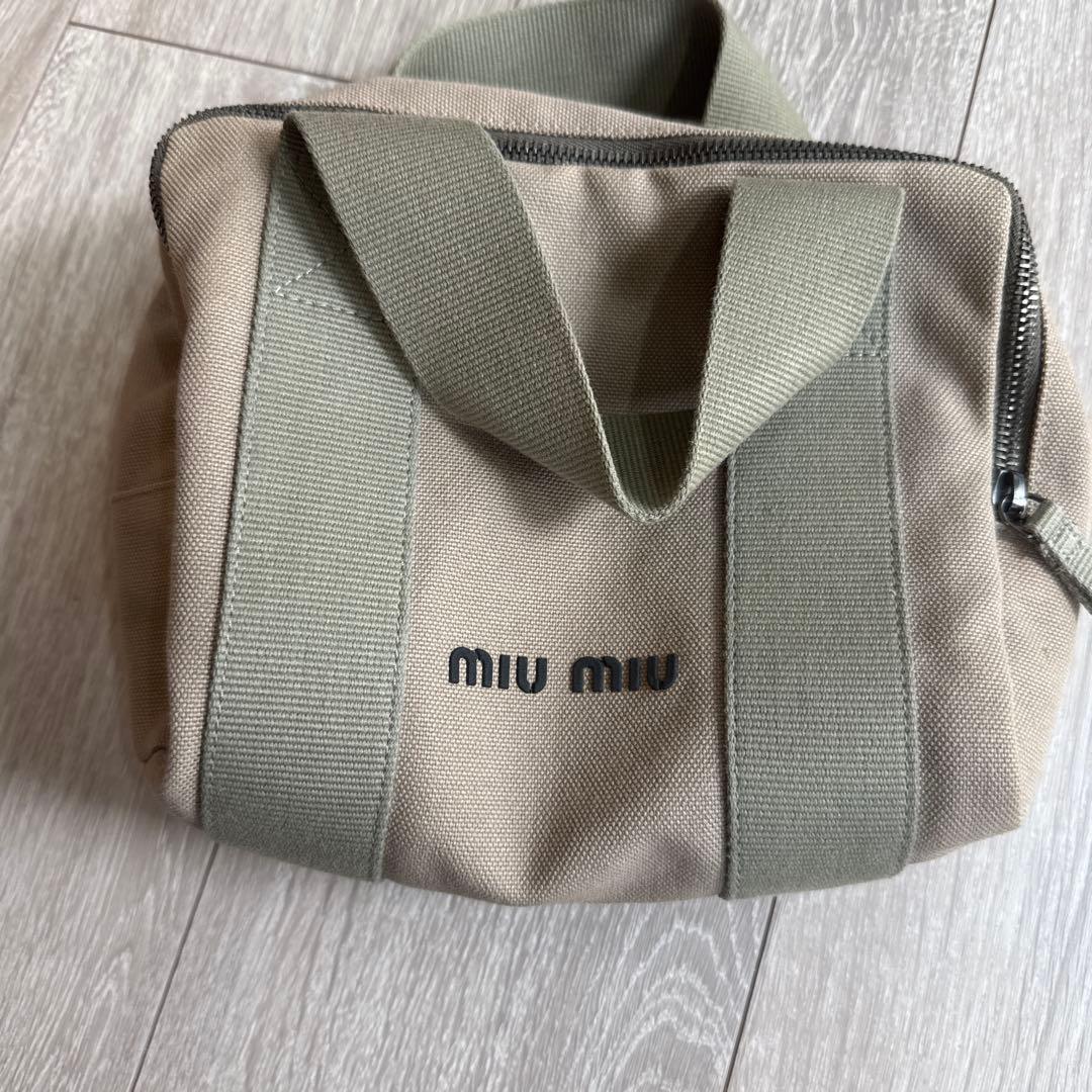 正規品　MIU MIU 小型ポーチ