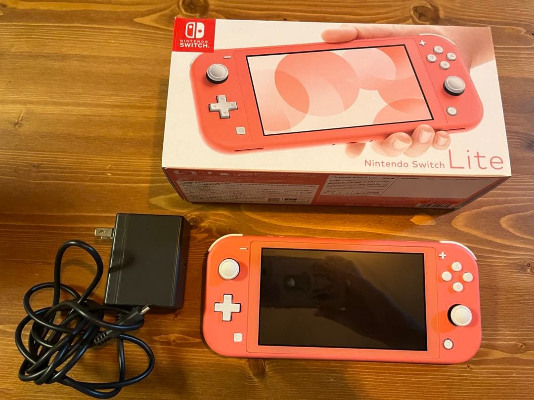 きな出品　Nintendo Switch Lite コーラル
