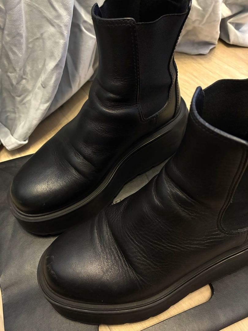 Valentino ユニークフォーム カーフスキン アンクルブーツ 35