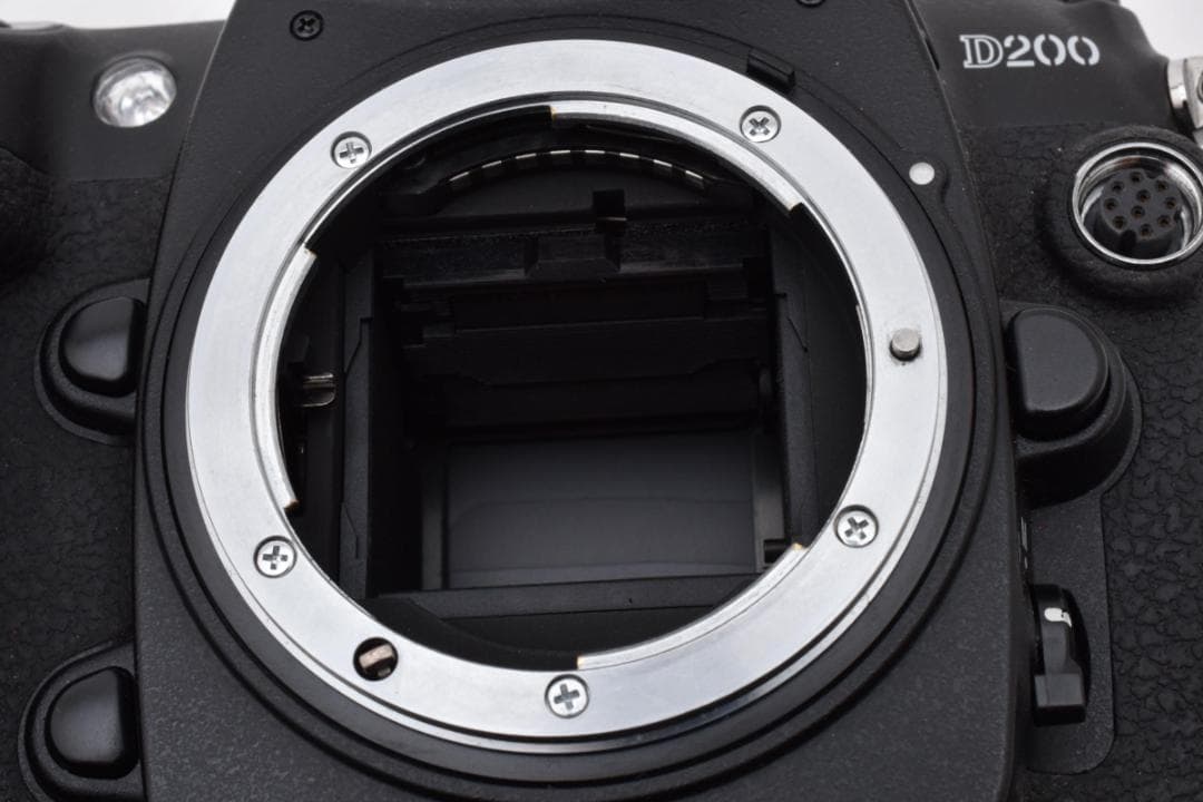 ニコン NIKON D200ボディ＋MB-D200