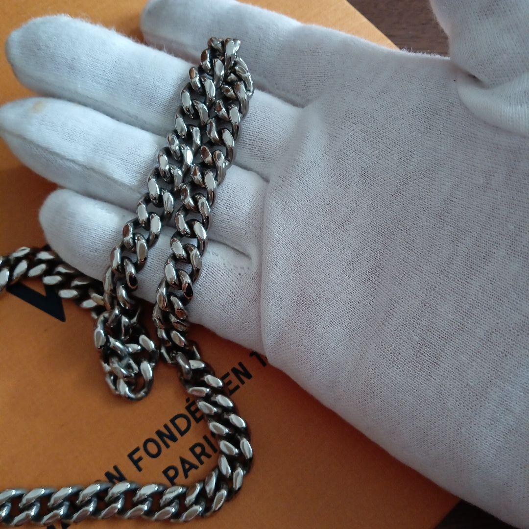 ルイ・ヴィトン。美品シルバー色、ウォレット、キーチェーン