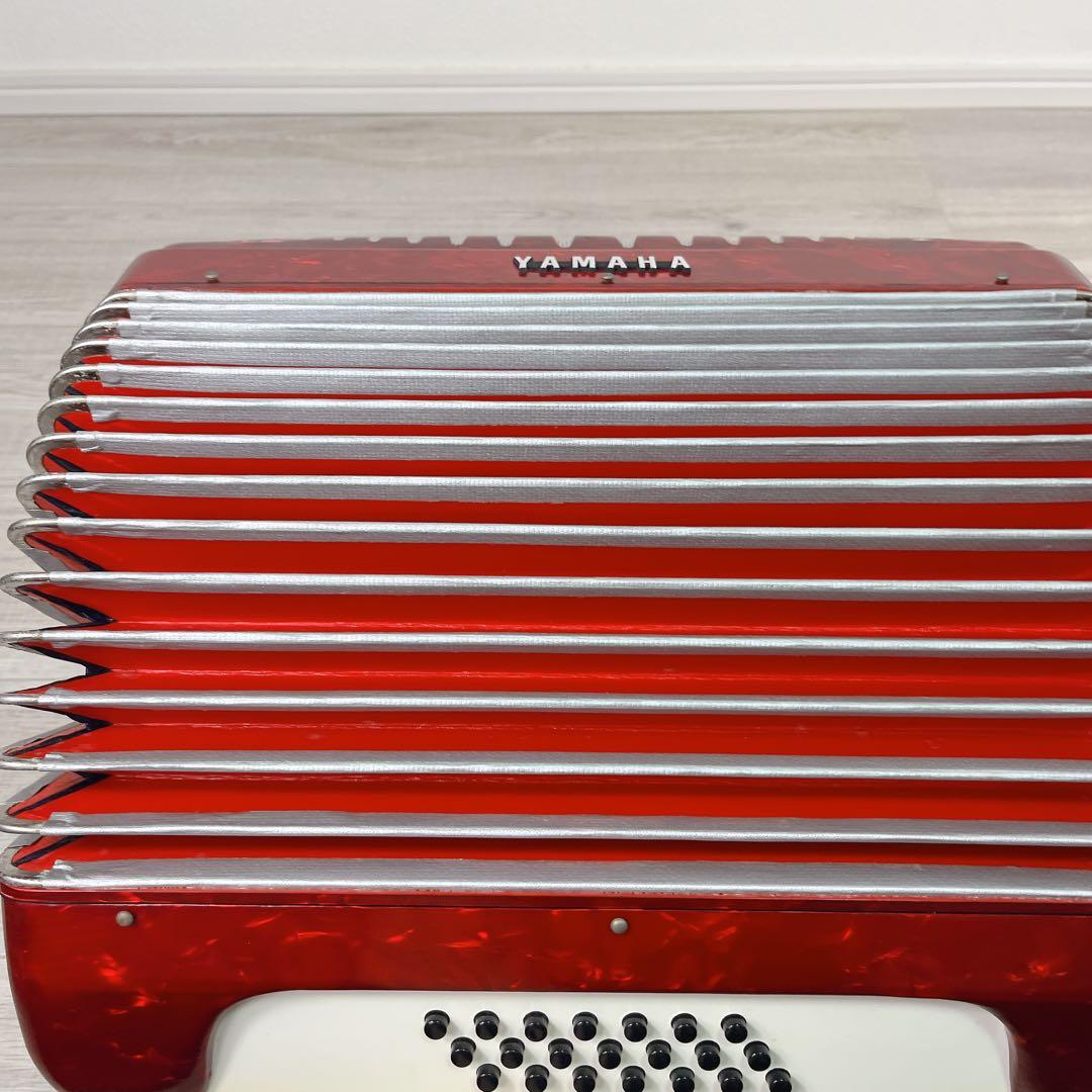 ★美品★YAMAHA ヤマハ アコーディオン 32鍵盤 8905 ケース付　鍵