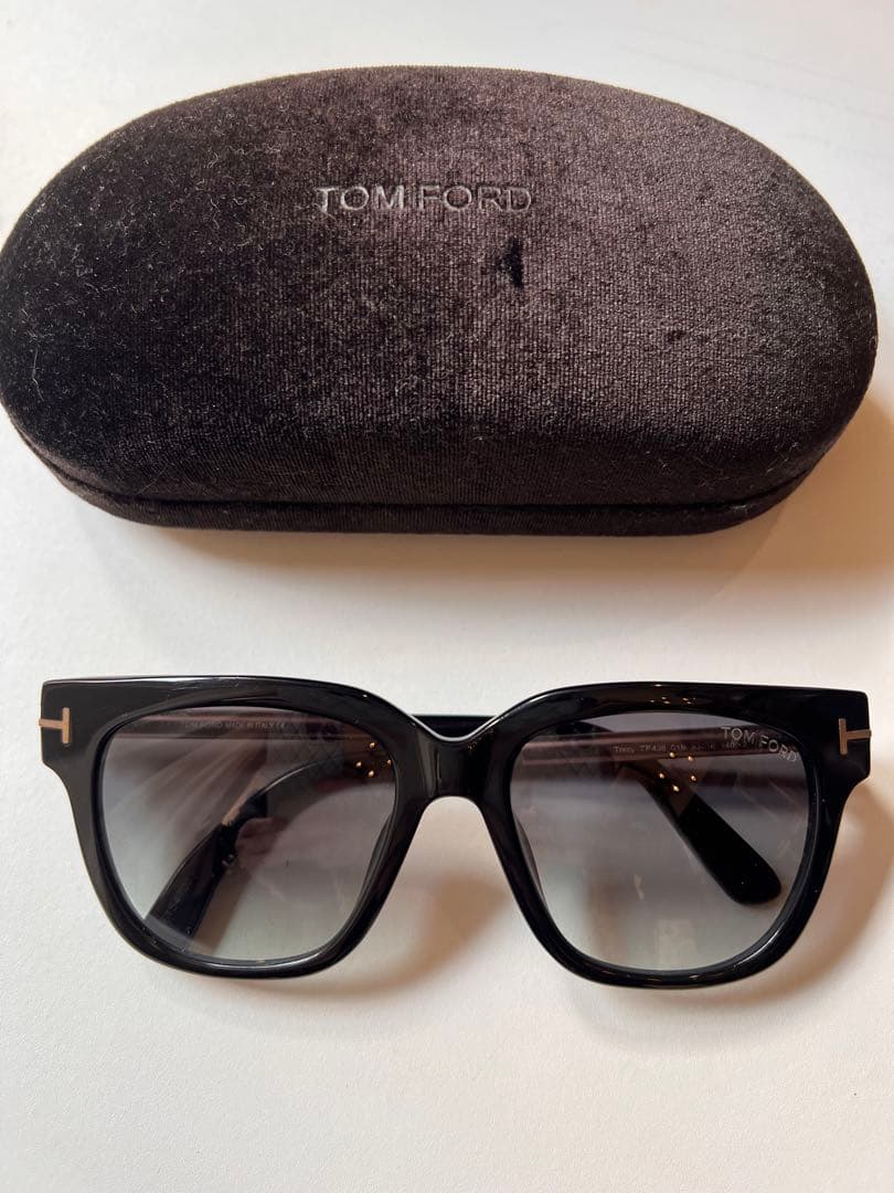 TOM FORD スクエア型サングラス ブラック　ケース付き